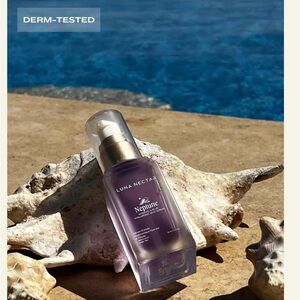 Hydrate and Blur Hyaluronic Acid Serum.